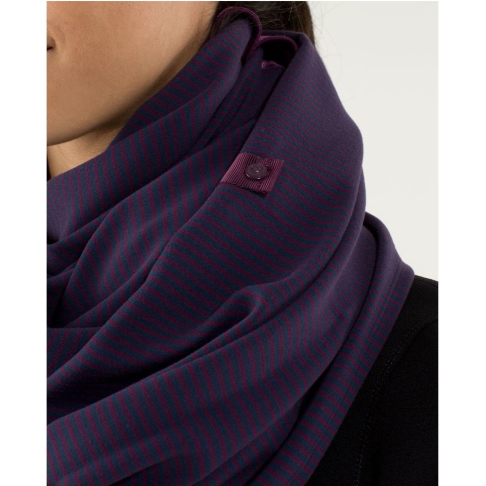 Lululemon Vinyasa Scarf Rulu Hyper Stripe Plum Purple Snap Wrap W9891S